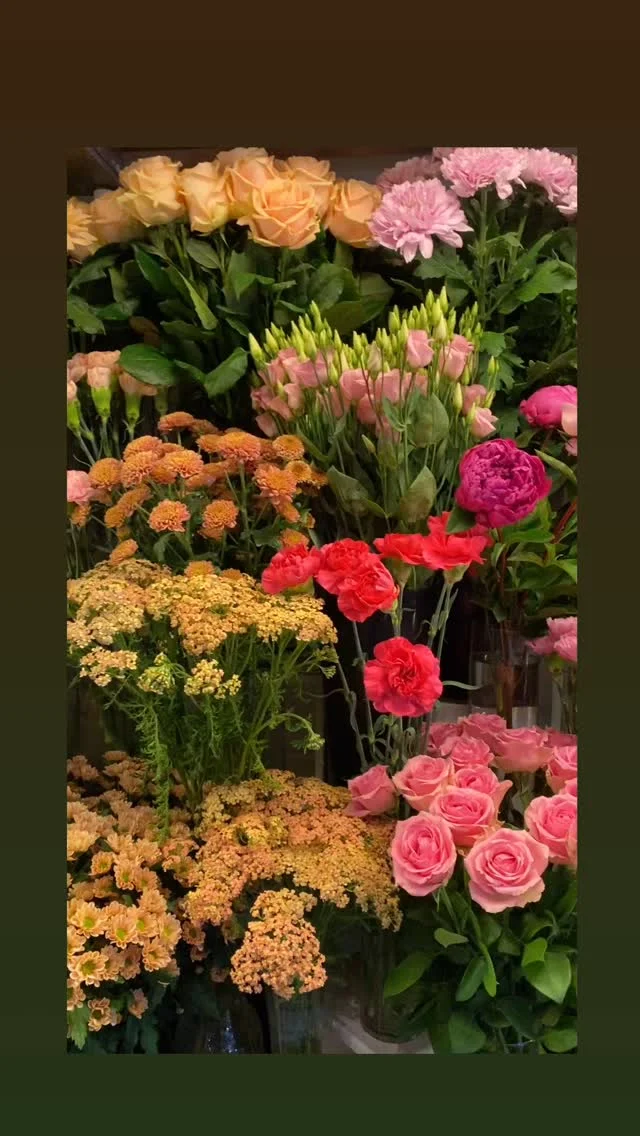 Blomsterkylen är fylld – vi binder fina midsommarbuketter fram till kl. 16.00 sen stänger vi för dagen och öppnar imorgon mellan 10-12 
Kolla också in vårt presentbord med sommar- och gå-bortpresenter 🎁🌸
Välkommen till oss på Blomsterhörnan